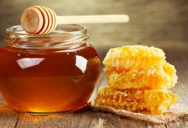Azerbaijan tightens its belt on natural honey imports from Russia in early 2025