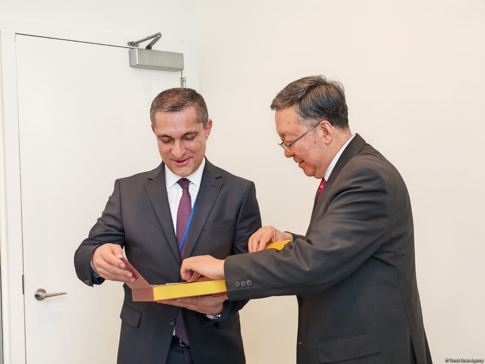 Azerbaijani MP Soltan Mammadov meets with Chinese Vice-Chairperson (PHOTO)
