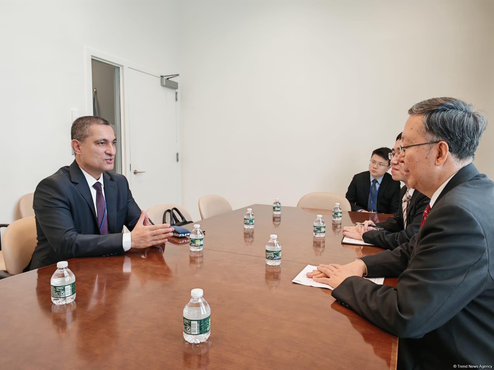 Azerbaijani MP Soltan Mammadov meets with Chinese Vice-Chairperson (PHOTO)