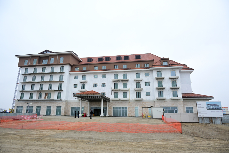 President Ilham Aliyev, First Lady Mehriban Aliyeva review ongoing construction of Hilton Garden Inn in Aghdam (PHOTO)