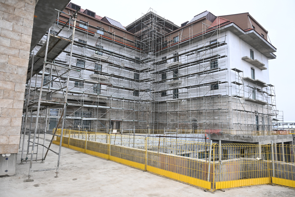 President Ilham Aliyev, First Lady Mehriban Aliyeva review ongoing construction of Hilton Garden Inn in Aghdam (PHOTO)