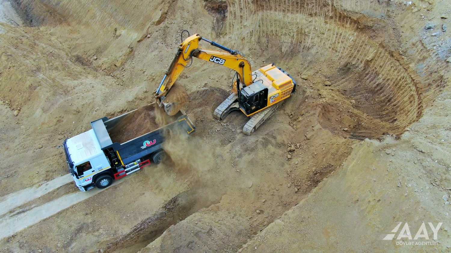 Azerbaijan accents quick, sound building of its Fuzuli city's internal roads (PHOTO/VIDEO)