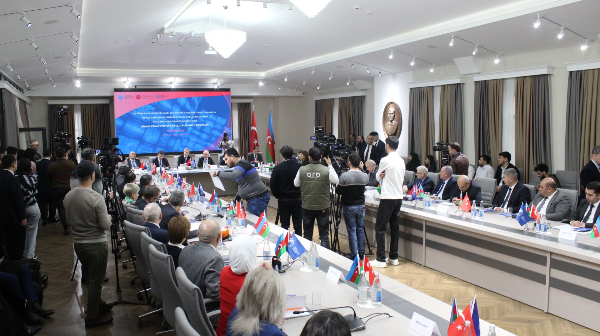 Baku hosts round table of Azerbaijani-Turkish media platform (PHOTO)