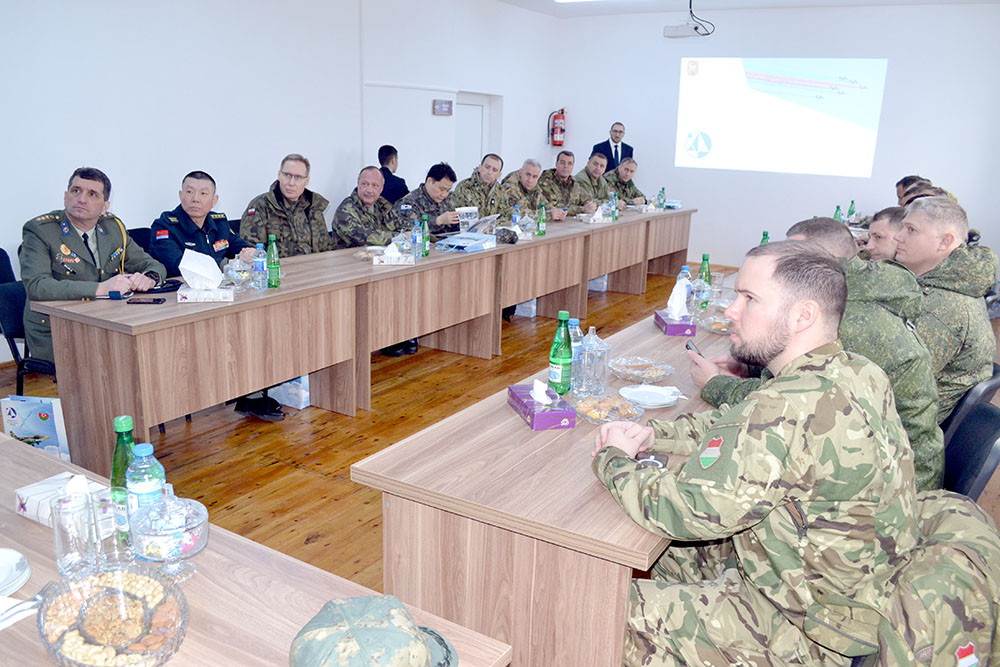 Foreign military attachés in Azerbaijan tour cutting-edge aviation repair plant (PHOTO)