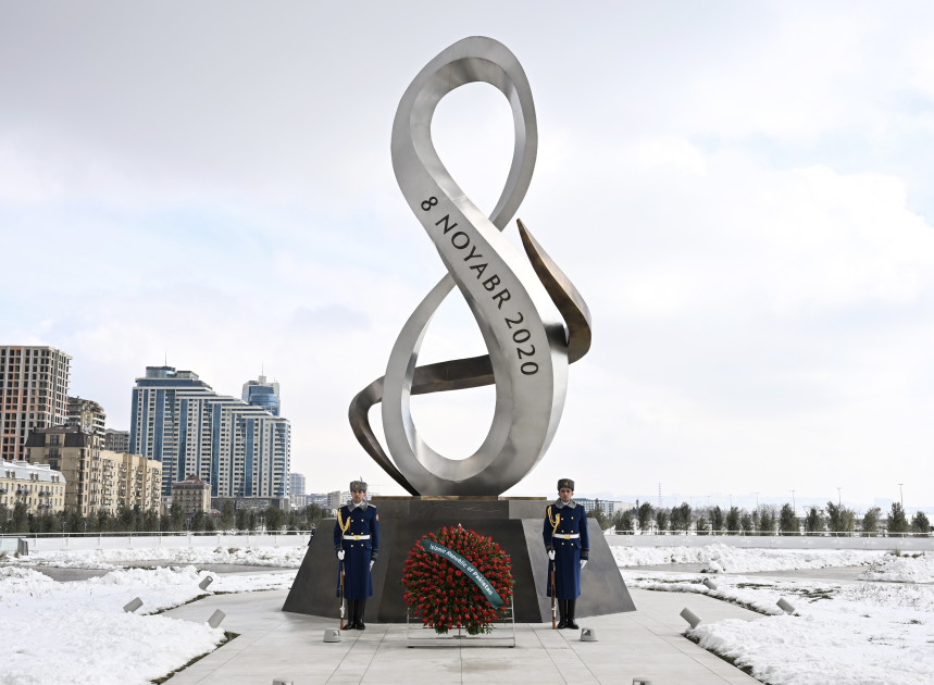 Prime Minister of Pakistan visits Victory Park in Azerbaijan's Baku (PHOTO)