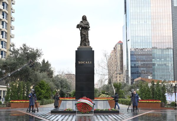 Azerbaijani parliamentarians honor memory of Khojaly genocide victims (PHOTO)