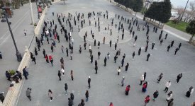 Azerbaijani volunteers hold flashmob honoring Khojaly genocide victims (PHOTO)