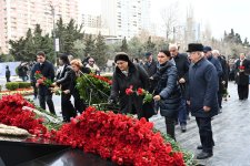 Azerbaijani parliamentarians honor memory of Khojaly genocide victims (PHOTO)