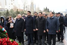 Azerbaijani parliamentarians honor memory of Khojaly genocide victims (PHOTO)