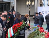 Azerbaijani people visit Khojaly genocide memorial to pay tribute to victims (PHOTO)