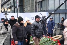 Azerbaijani people visit Khojaly genocide memorial to pay tribute to victims (PHOTO)