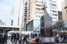 Azerbaijani people visit Khojaly genocide memorial to pay tribute to victims (PHOTO)