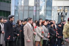 Azerbaijani people visit Khojaly genocide memorial to pay tribute to victims (PHOTO)