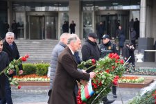 Azerbaijani people visit Khojaly genocide memorial to pay tribute to victims (PHOTO)