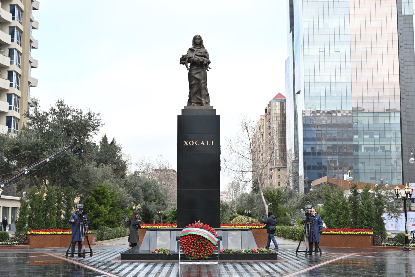 Azerbaijani parliamentarians honor memory of Khojaly genocide victims (PHOTO)