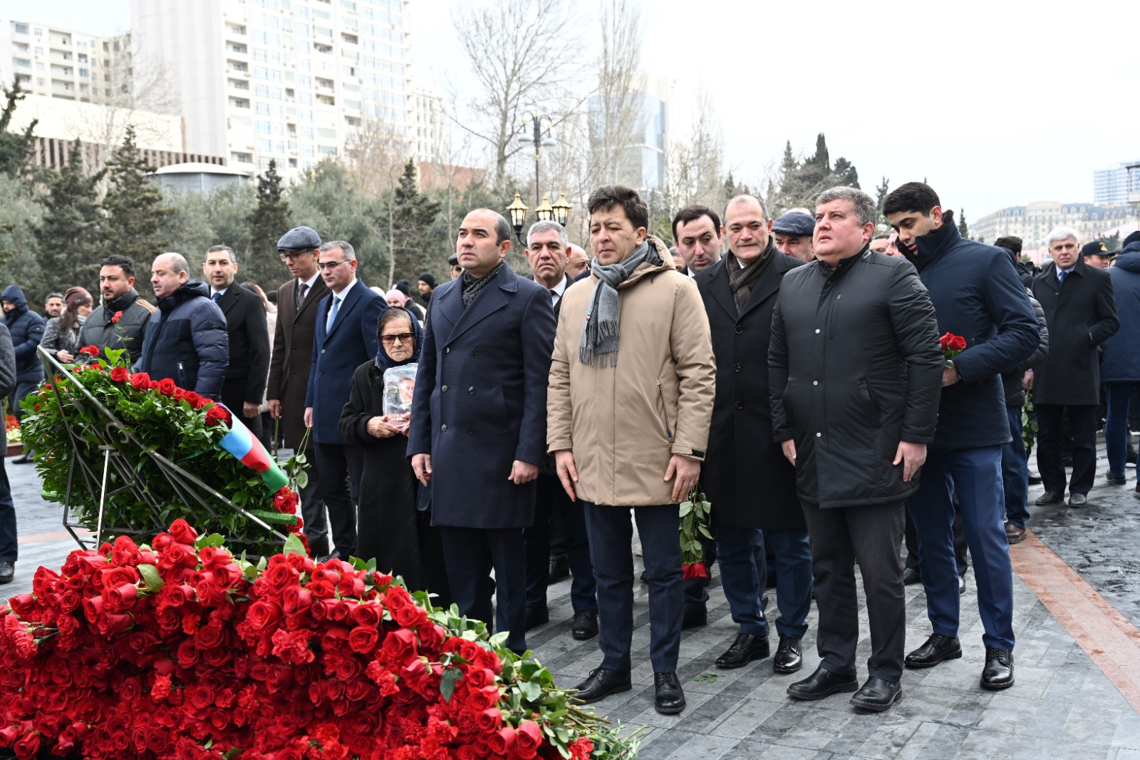 Azerbaijani parliamentarians honor memory of Khojaly genocide victims (PHOTO)