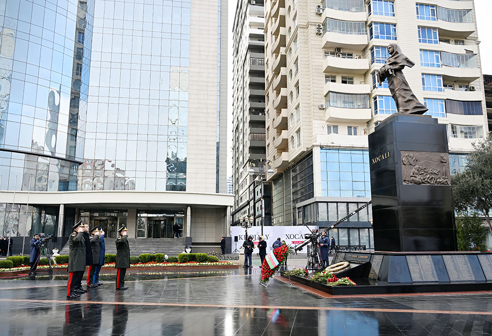 Azerbaijan Defense Ministry’s leadership visits Khojaly Genocide Memorial (PHOTO)