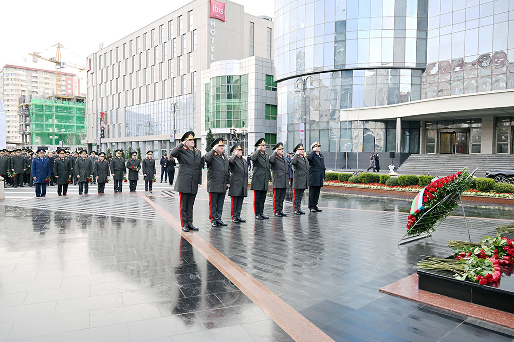 Azerbaijan Defense Ministry’s leadership visits Khojaly Genocide Memorial (PHOTO)