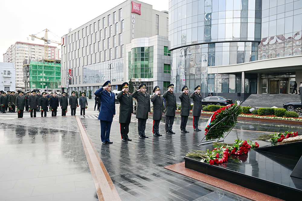 Azerbaijan Defense Ministry’s leadership visits Khojaly Genocide Memorial (PHOTO)