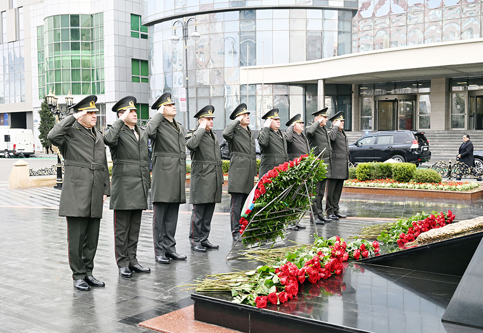 Azerbaijan Defense Ministry’s leadership visits Khojaly Genocide Memorial (PHOTO)