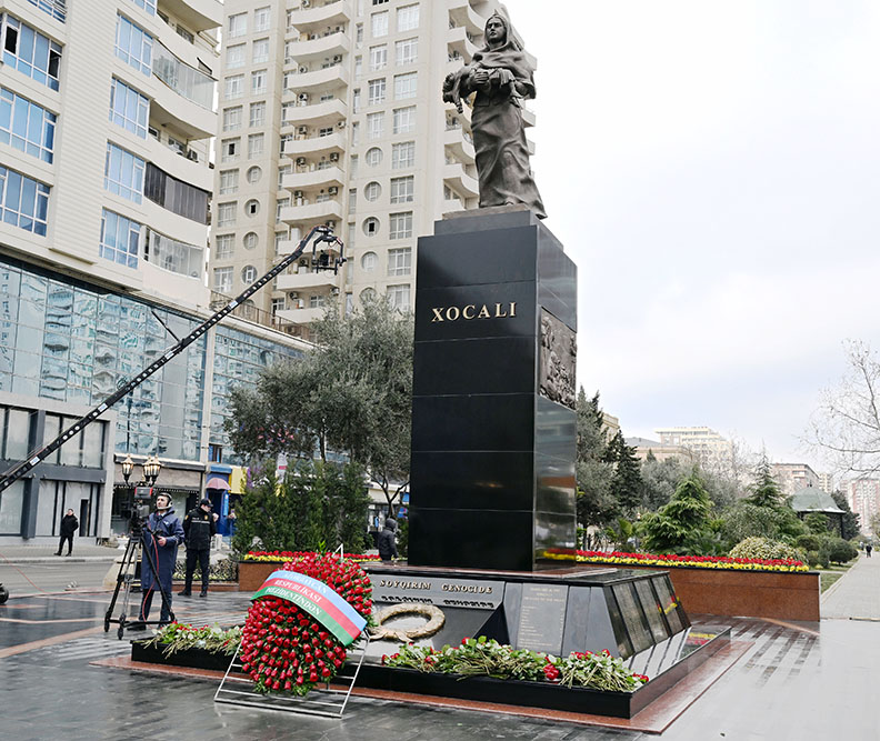 Azerbaijan Defense Ministry’s leadership visits Khojaly Genocide Memorial (PHOTO)