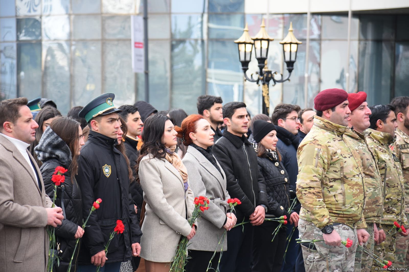 Azerbaijani people visit Khojaly genocide memorial to pay tribute to victims (PHOTO)