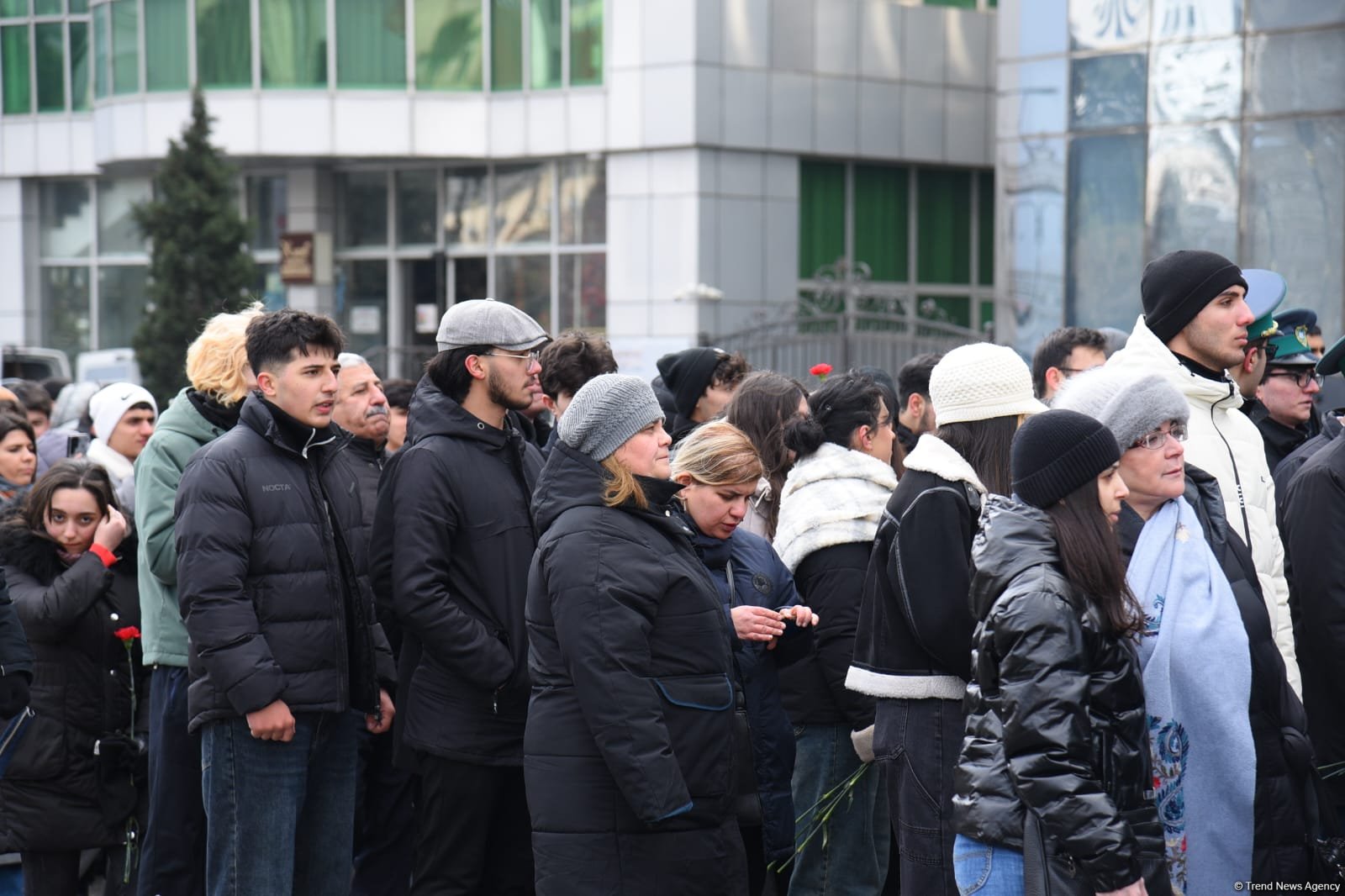 Azerbaijani people visit Khojaly genocide memorial to pay tribute to victims (PHOTO)