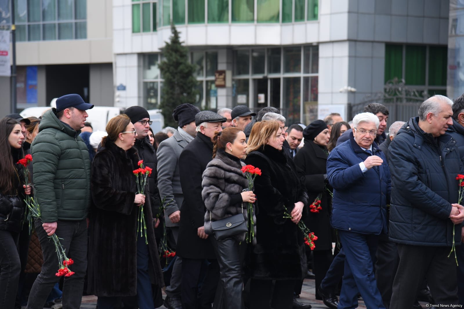 Azerbaijani people visit Khojaly genocide memorial to pay tribute to victims (PHOTO)