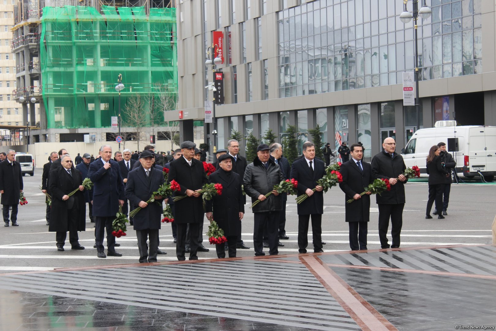 Azerbaijani people visit Khojaly genocide memorial to pay tribute to victims (PHOTO)