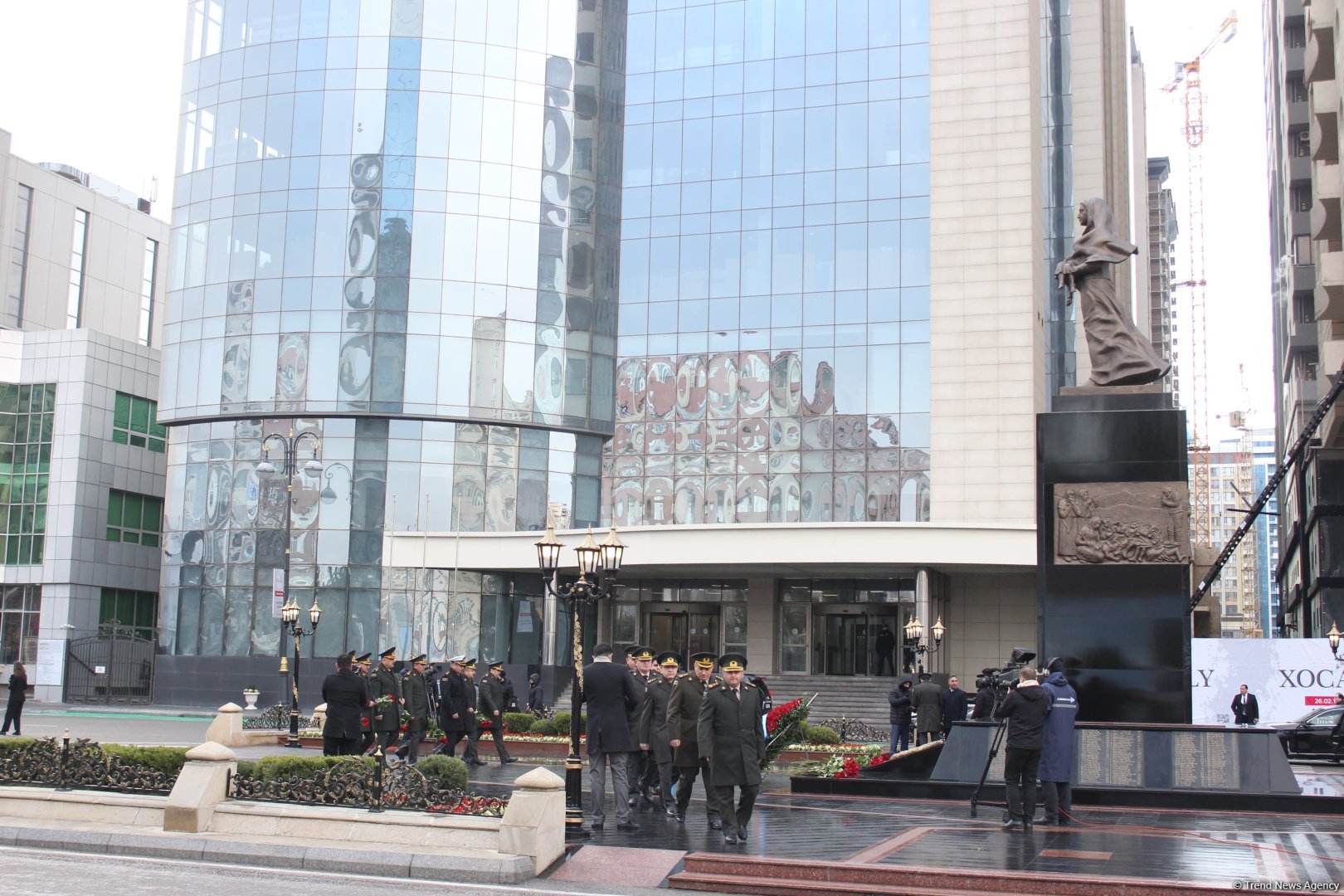 Azerbaijani people visit Khojaly genocide memorial to pay tribute to victims (PHOTO)