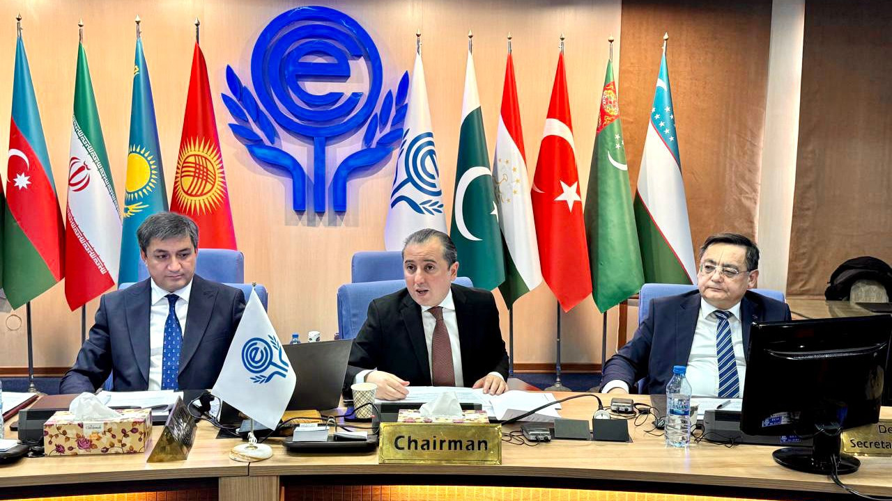 Azerbaijan leads tourism committee meeting at Tehran-run ECO session