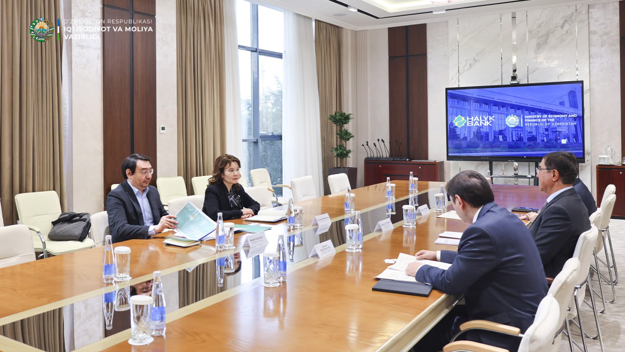 Uzbekistan, Kazakhstan discuss expanding co-op in banking and investment