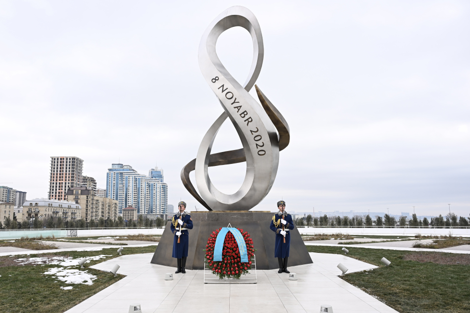 Kazakhstan's PM visits Victory Park in Azerbaijan's Baku (PHOTO)