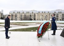 Kazakhstan's PM visits Victory Park in Azerbaijan's Baku (PHOTO)