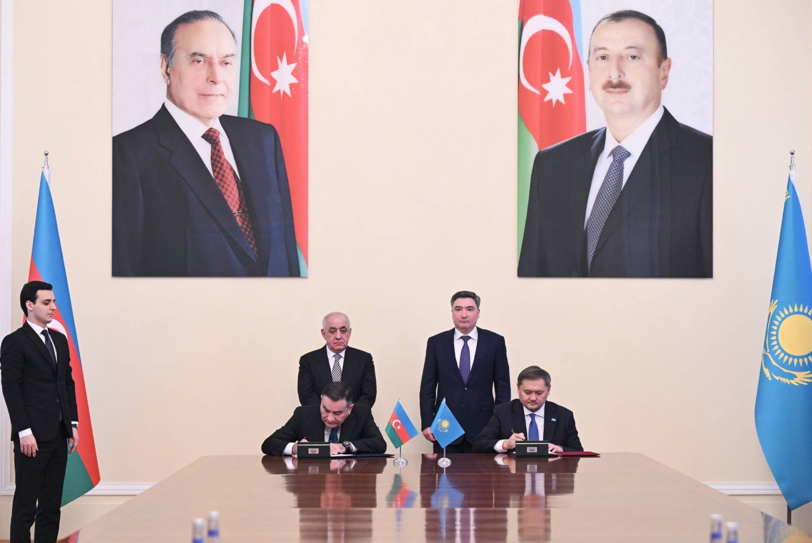 Azerbaijan, Kazakhstan sign slew of papers in Baku (PHOTO)