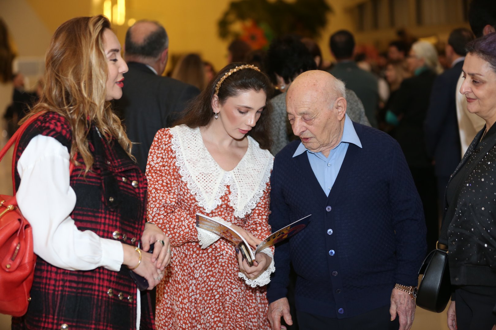 Heydar Aliyev Center hosts Italian sculptor`s exhibition "Gifts of Nature" (PHOTO/VIDEO)