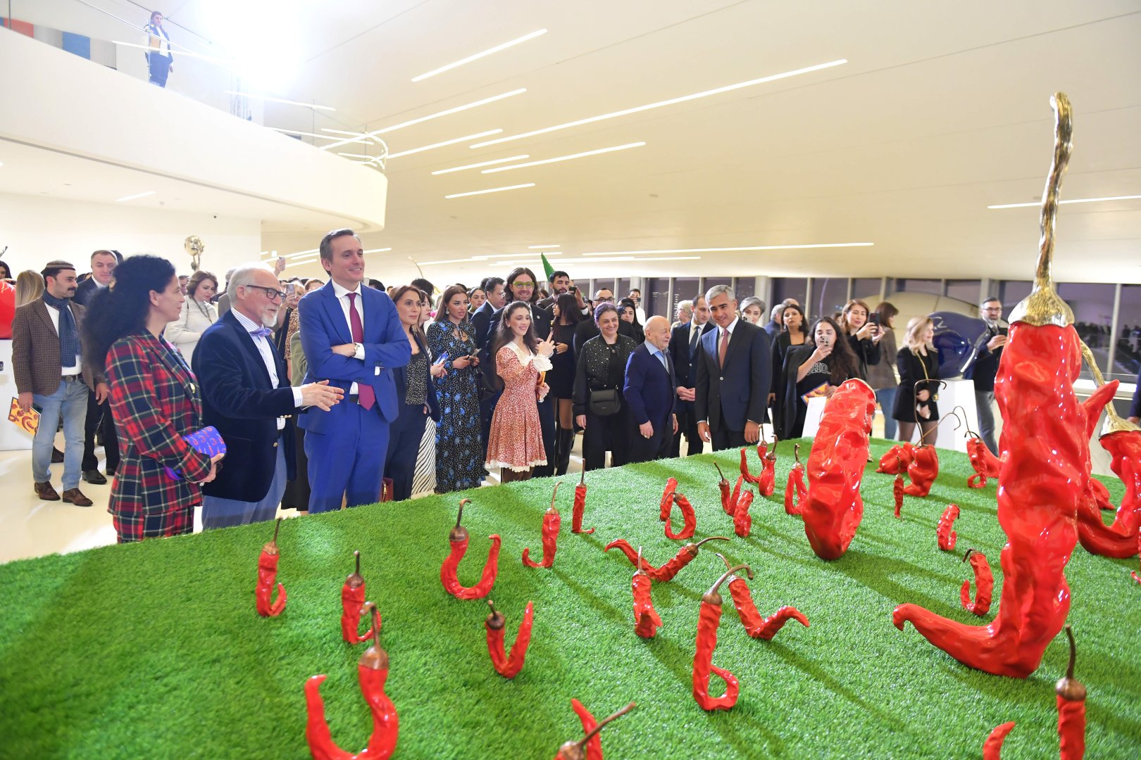 Heydar Aliyev Center hosts Italian sculptor`s exhibition "Gifts of Nature" (PHOTO/VIDEO)