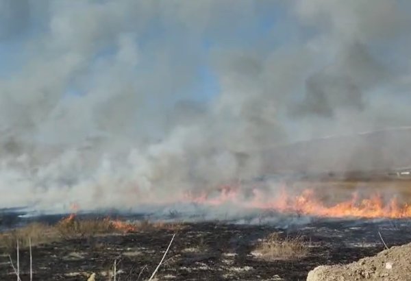 Azerbaijan extinguishes Armenian-set fire on border with Nakhchivan (PHOTO/VIDEO)