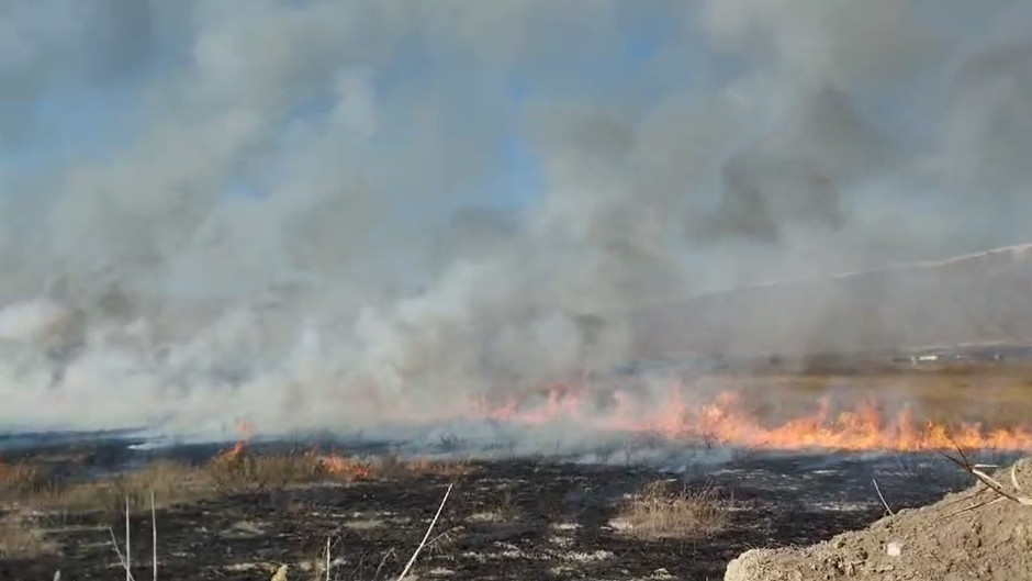 Azerbaijan extinguishes Armenian-set fire on border with Nakhchivan (PHOTO/VIDEO)