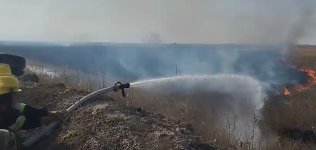 Azerbaijan extinguishes Armenian-set fire on border with Nakhchivan (PHOTO/VIDEO)