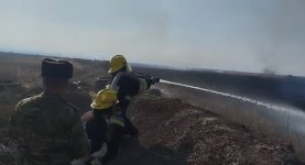 Azerbaijan extinguishes Armenian-set fire on border with Nakhchivan (PHOTO/VIDEO)