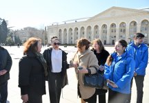 First VP Mehriban Aliyeva pays tribute to National Leader Heydar Aliyev's monument in Ganja (PHOTO)