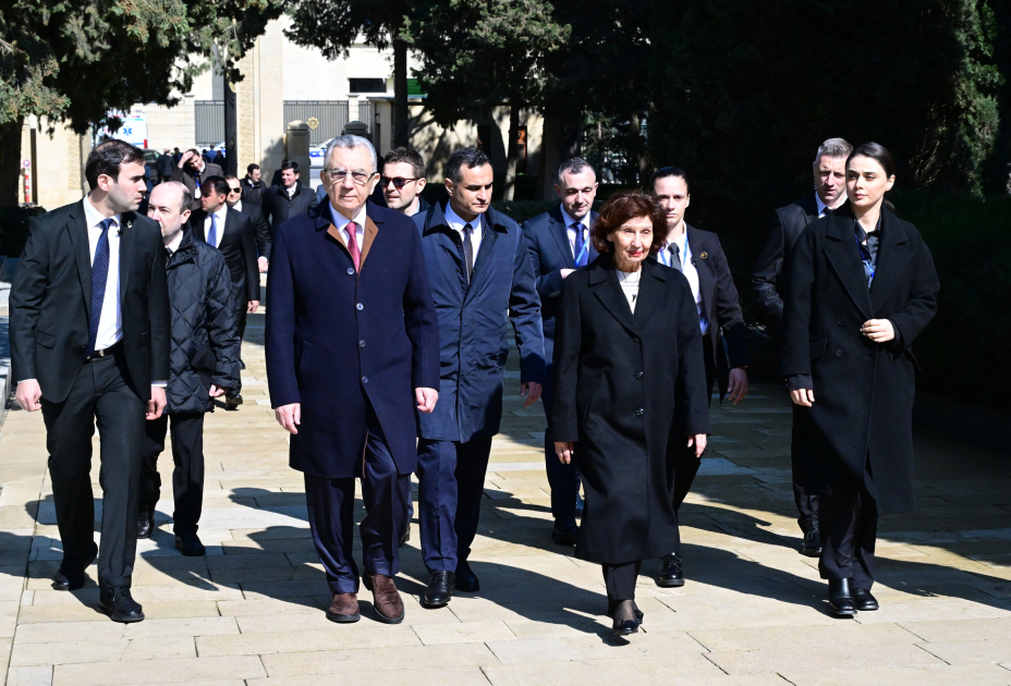 President of North Macedonia honors Great Leader Heydar Aliyev in Alley of Honor (PHOTO)