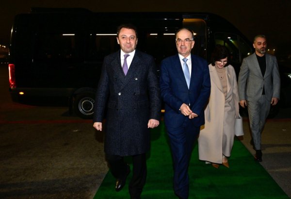 Albanian President arrives in Azerbaijan on working visit (PHOTO)