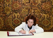 President of North Macedonia tours Azerbaijan's National Carpet Museum (PHOTO)