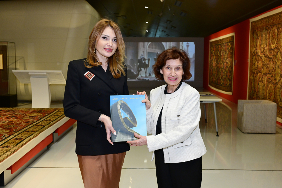 President of North Macedonia tours Azerbaijan's National Carpet Museum (PHOTO)