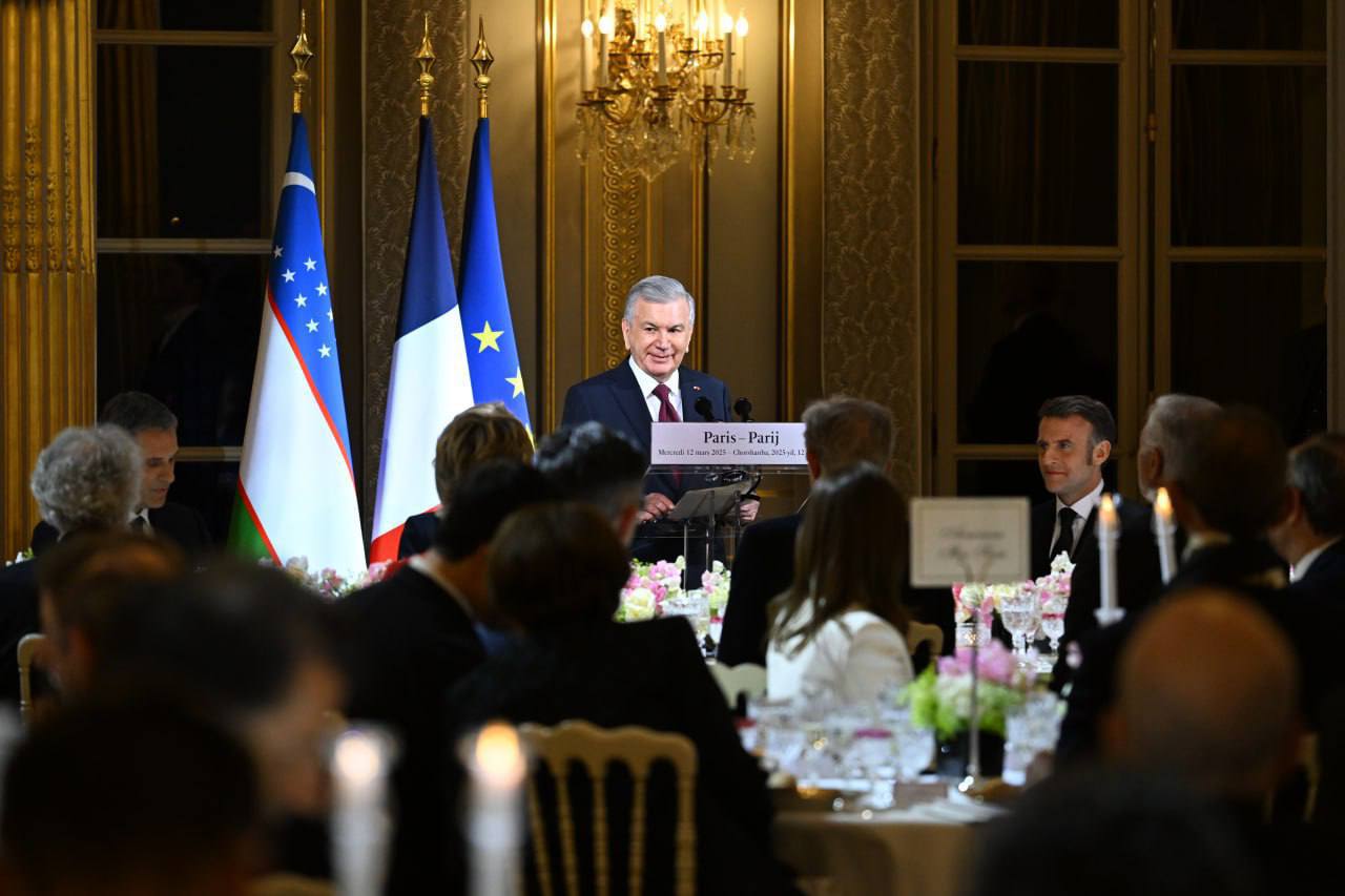 State reception in honor of President of Uzbekistan held at Elysee Palace