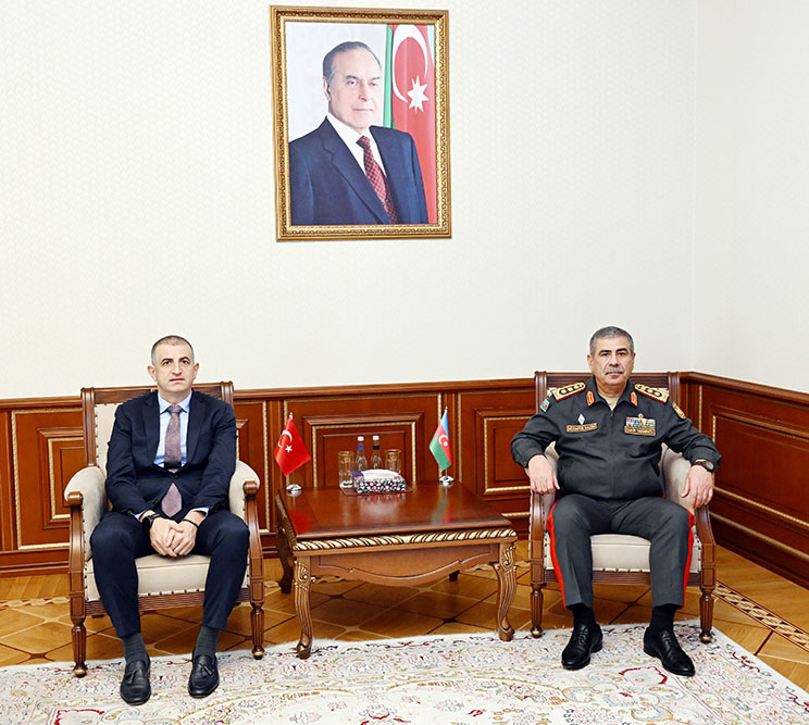 Azerbaijan, Türkiye's Baykar engage in strategic talks for enhanced defense co-op (PHOTO)