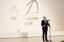 "The Mystery of the Rose" exhibition by sculptor Andrey Ostashov opens at Heydar Aliyev Center (PHOTO)