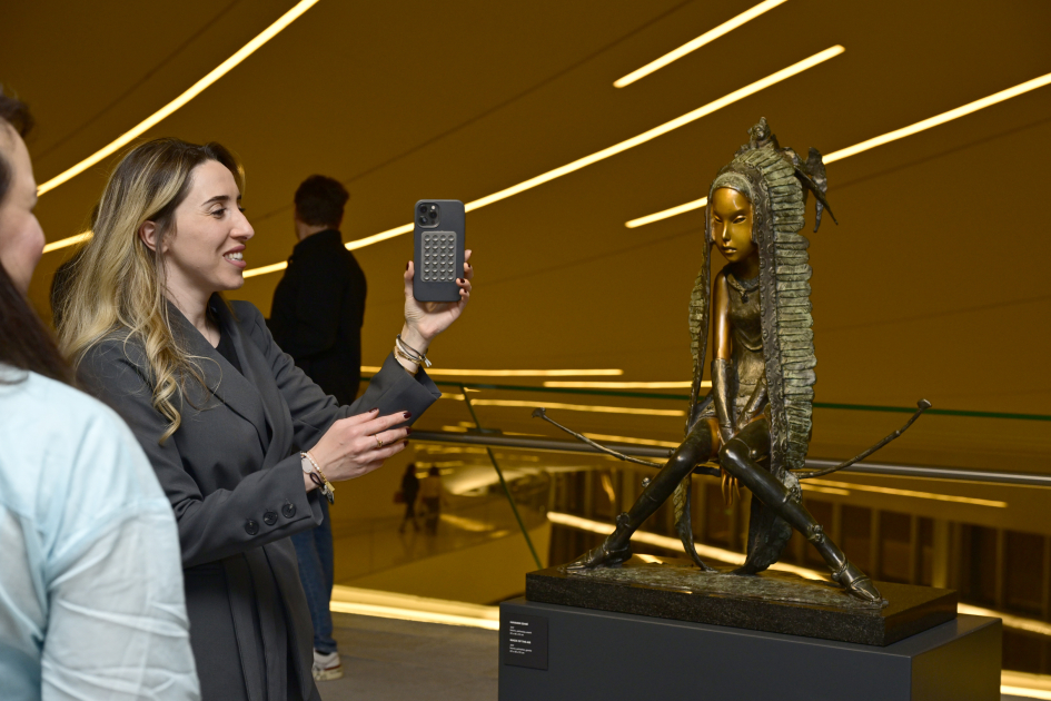 "The Mystery of the Rose" exhibition by sculptor Andrey Ostashov opens at Heydar Aliyev Center (PHOTO)